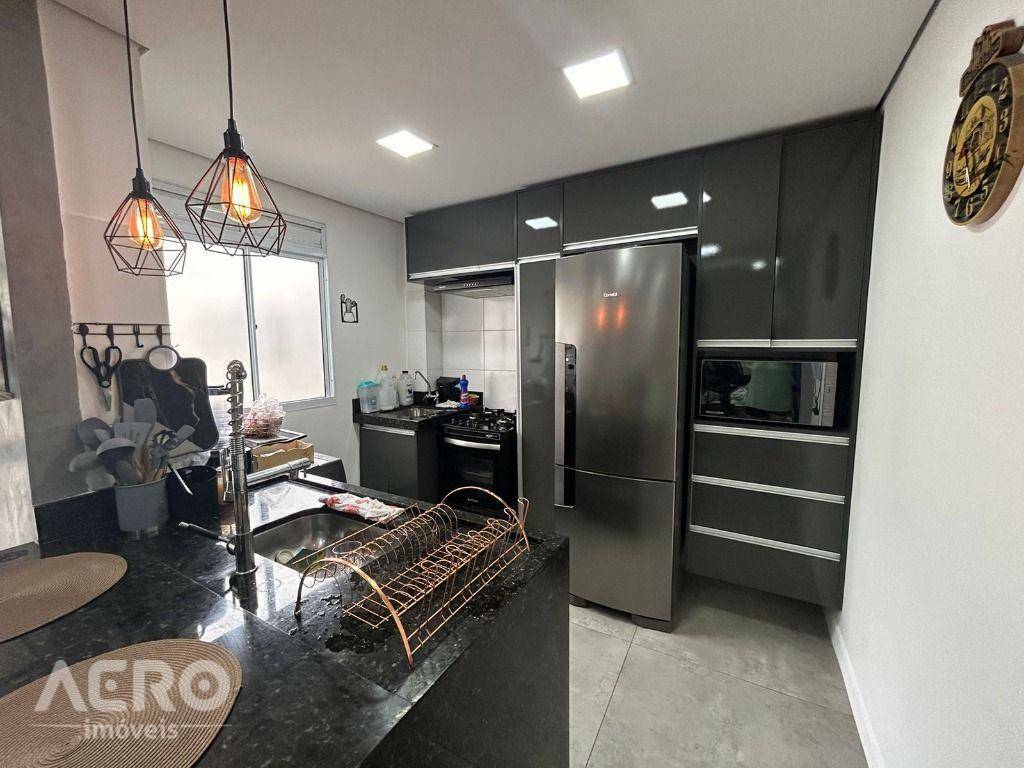 Apartamento à venda com 2 quartos, 42m² - Foto 2