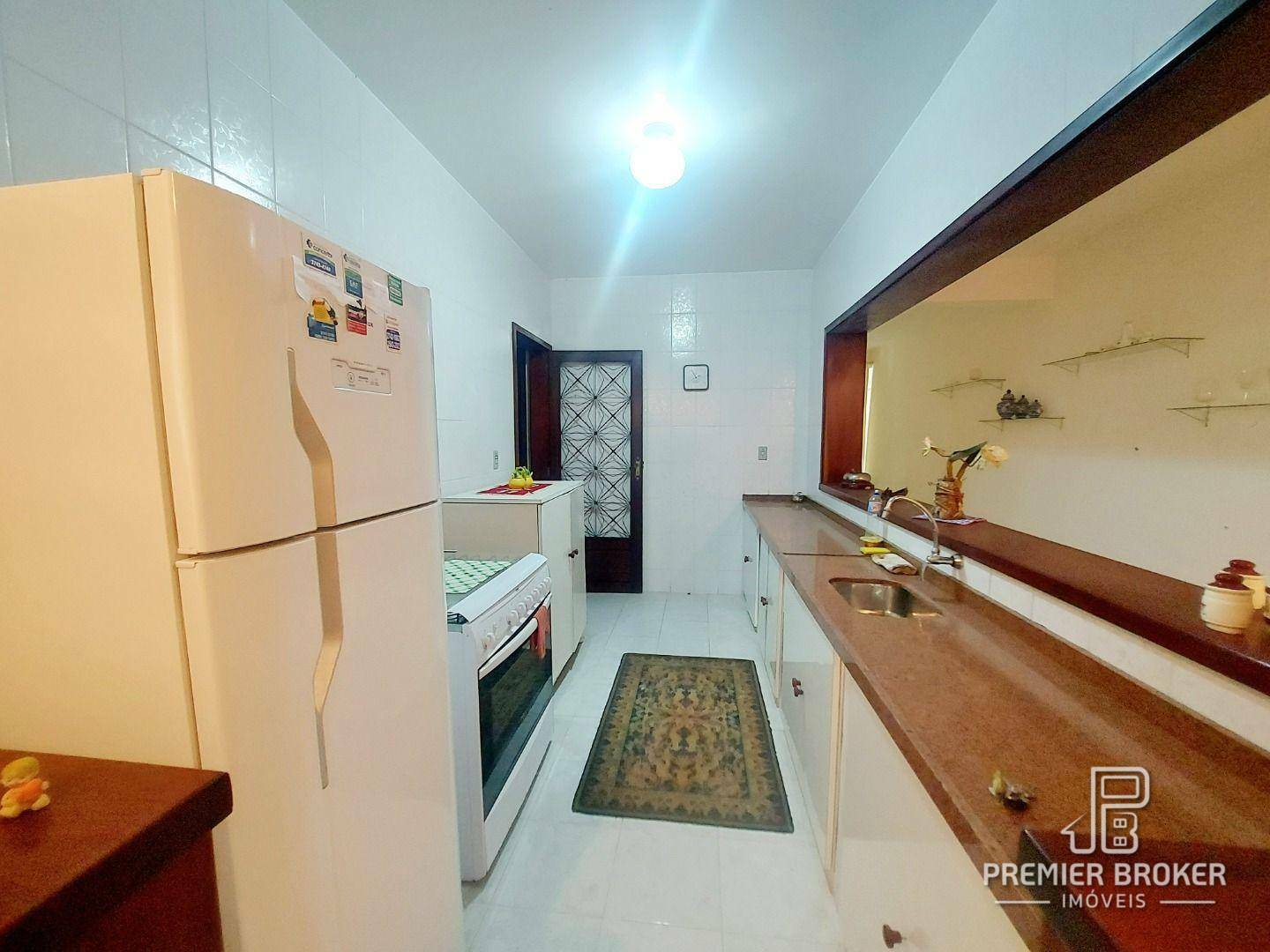 Casa à venda com 3 quartos, 229m² - Foto 12