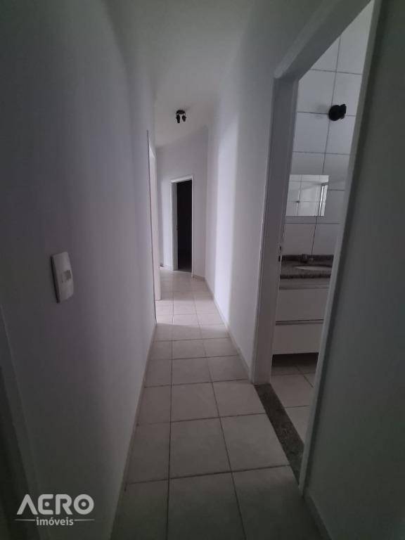 Casa à venda com 4 quartos, 200m² - Foto 8