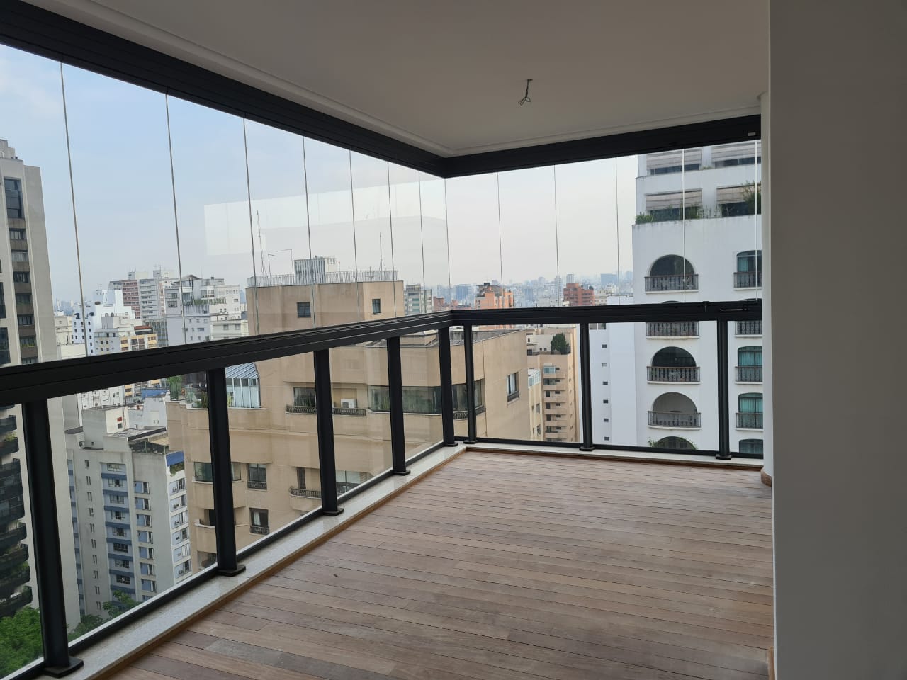 Apartamento à venda com 3 quartos, 205m² - Foto 2