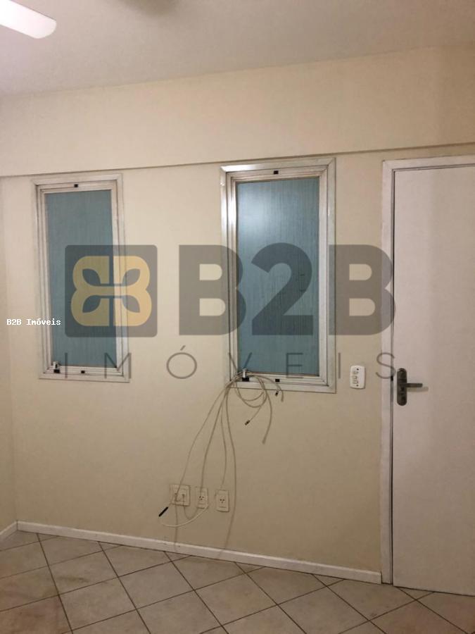 Apartamento à venda com 1 quarto, 32m² - Foto 2