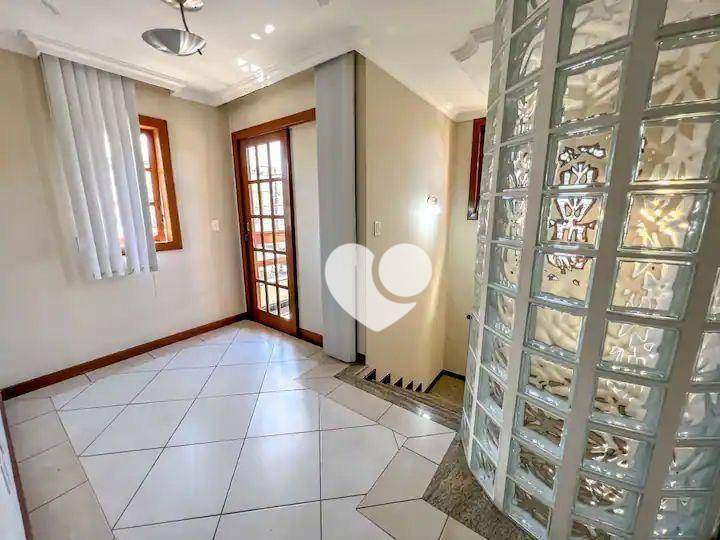 Casa à venda com 5 quartos, 280m² - Foto 18