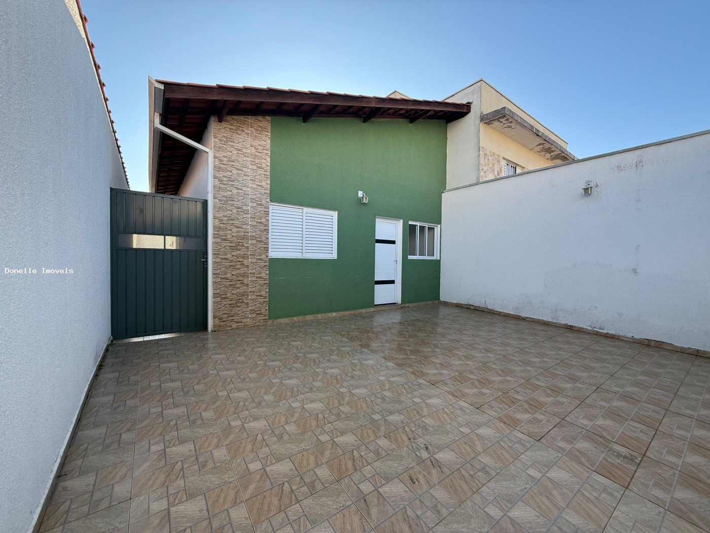Casa para alugar com 2 quartos, 125m² - Foto 1