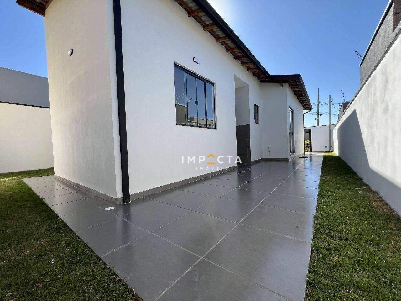 Casa à venda com 3 quartos, 82m² - Foto 1