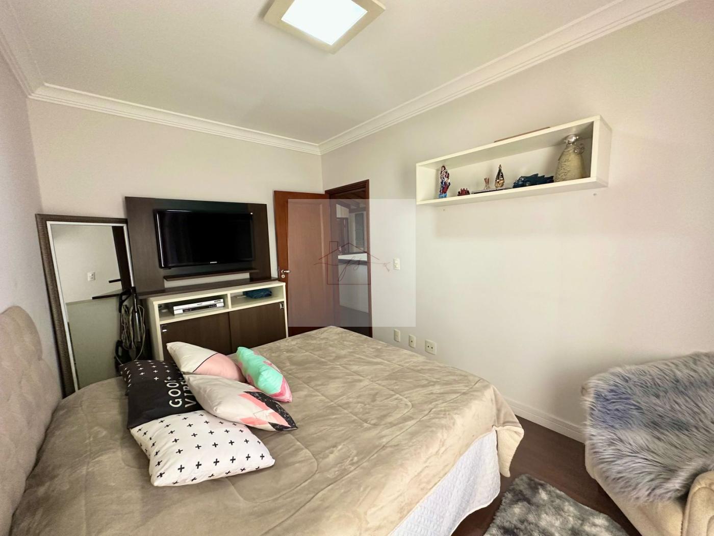 Casa à venda com 3 quartos, 300m² - Foto 15