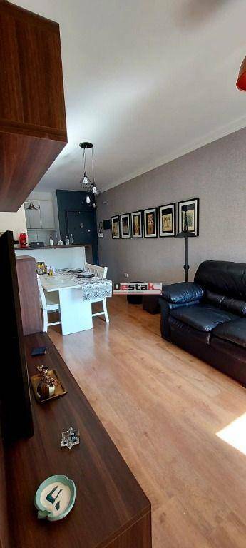 Apartamento à venda com 3 quartos, 64m² - Foto 4