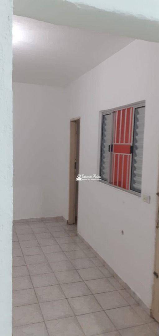 Casa para alugar com 3 quartos, 90m² - Foto 11