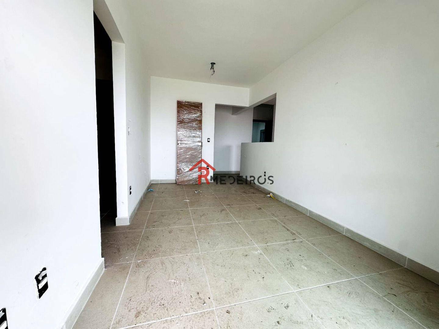 Apartamento à venda com 2 quartos, 80m² - Foto 2