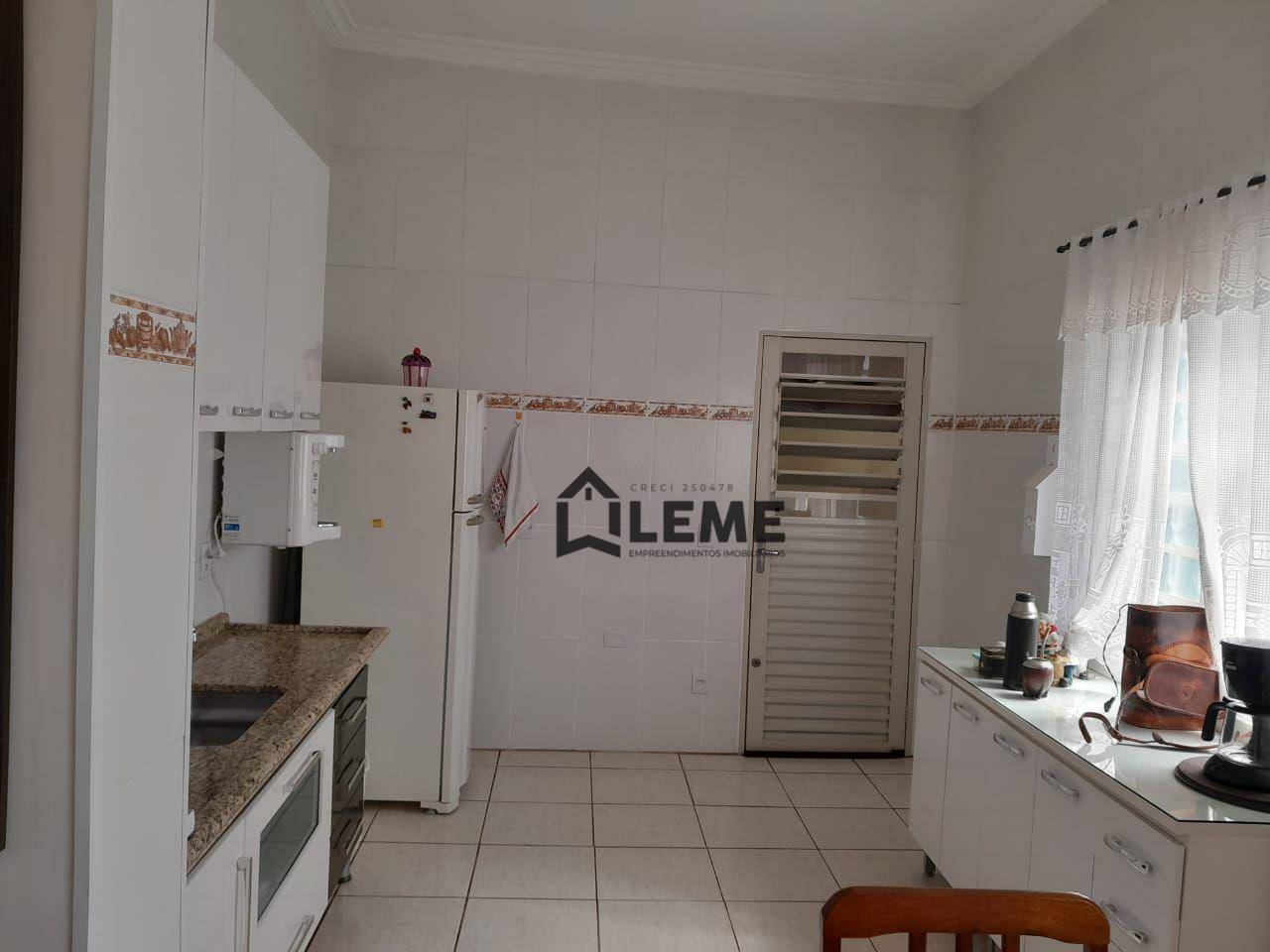 Casa à venda com 3 quartos, 160m² - Foto 3