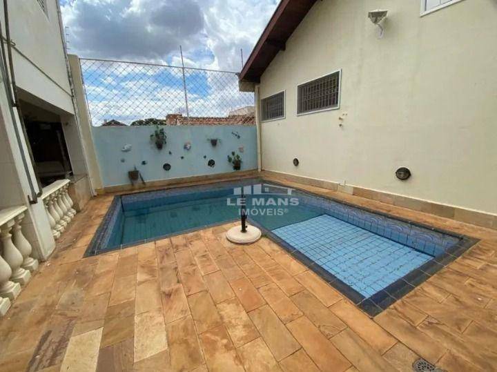 Casa à venda com 5 quartos, 283m² - Foto 1