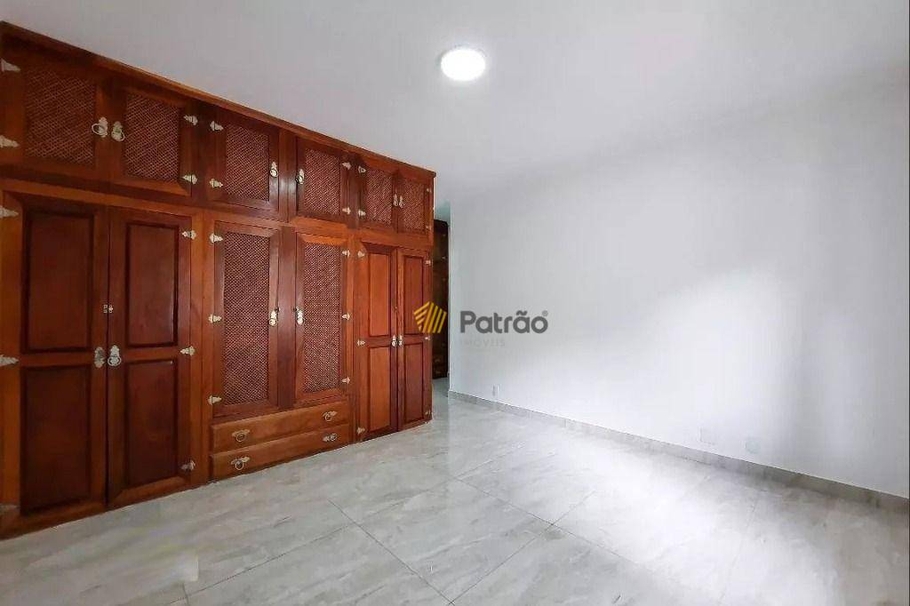 Casa à venda e aluguel com 5 quartos, 500m² - Foto 22