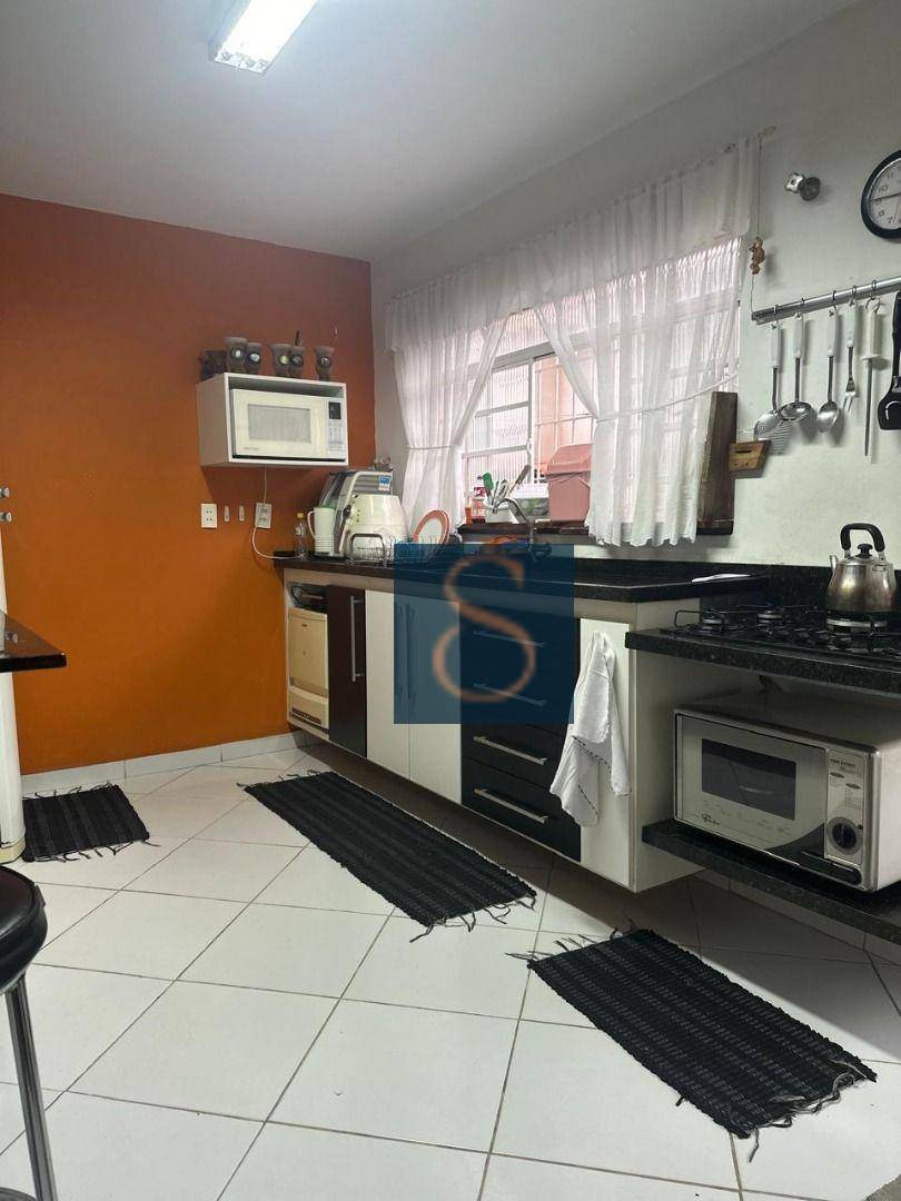 Sobrado à venda com 4 quartos, 216m² - Foto 4