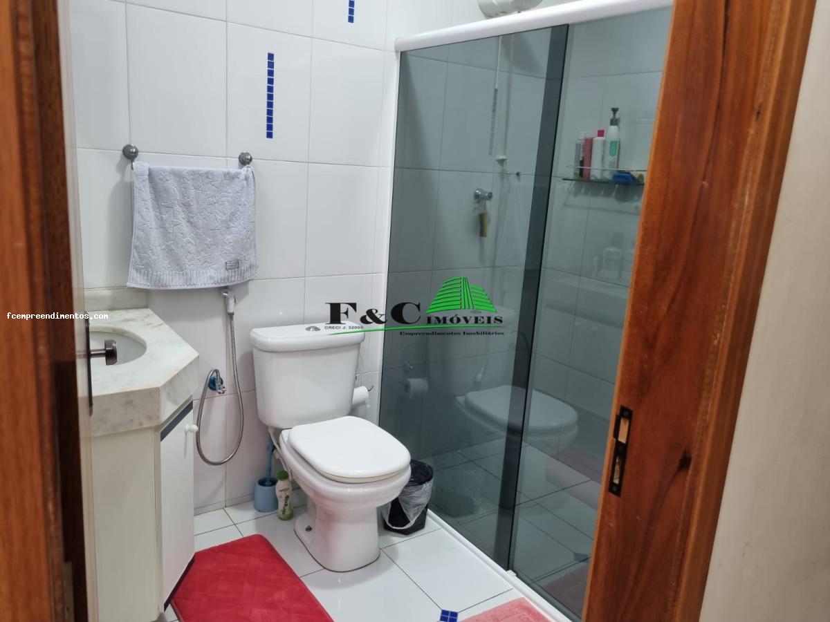 Casa à venda com 3 quartos, 200m² - Foto 3