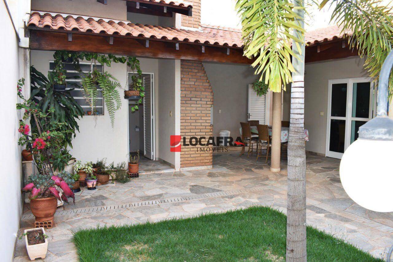 Casa à venda com 3 quartos, 230m² - Foto 24