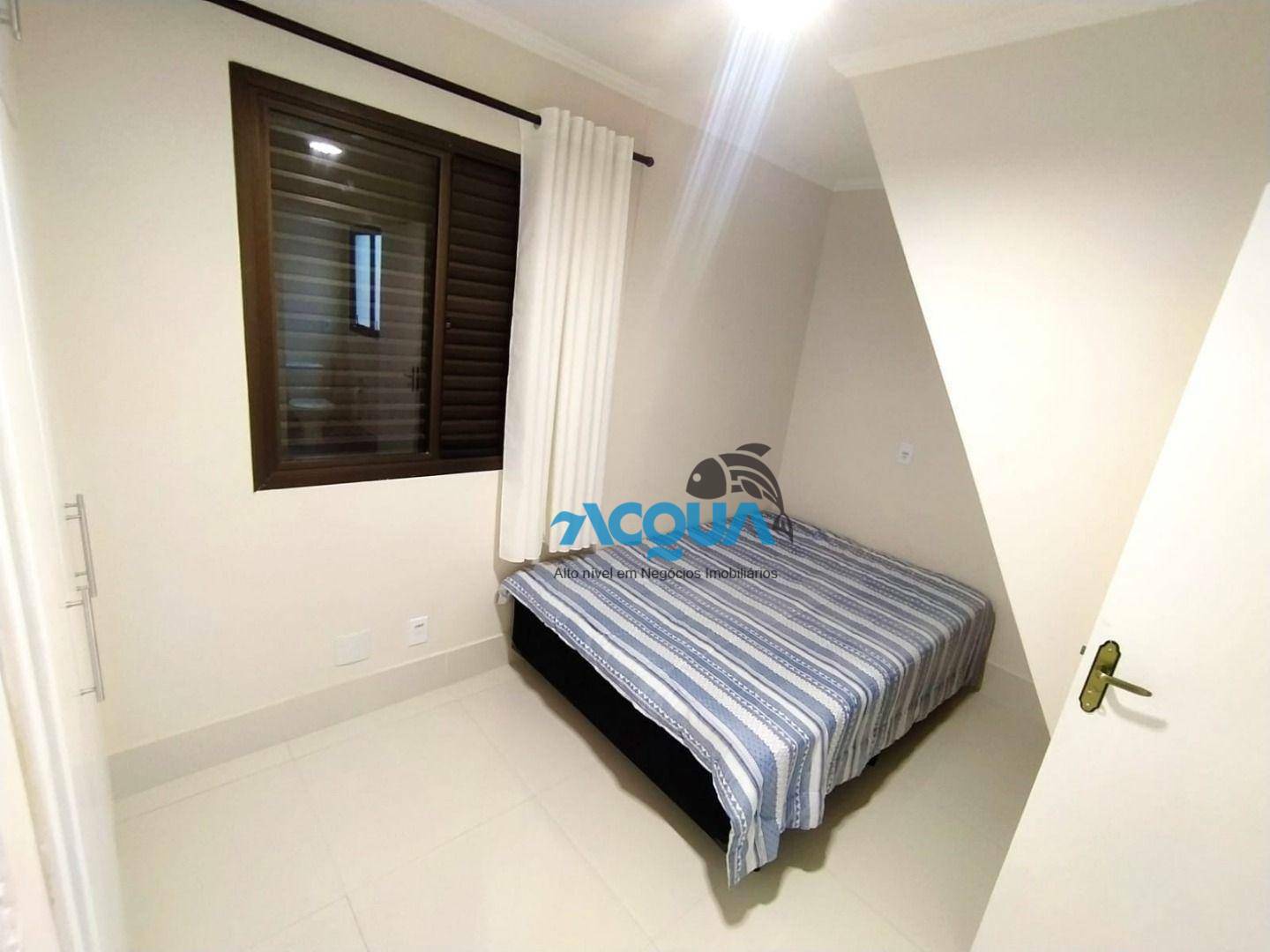 Apartamento à venda com 3 quartos, 145m² - Foto 4