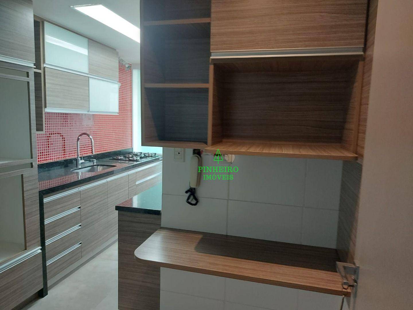 Apartamento à venda com 3 quartos, 157m² - Foto 2