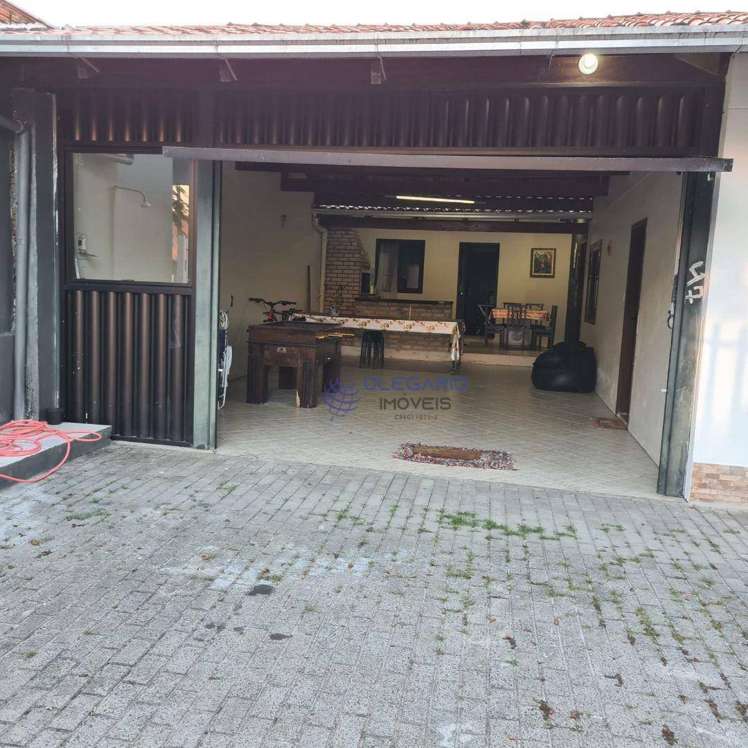 Casa à venda com 5 quartos, 176m² - Foto 2