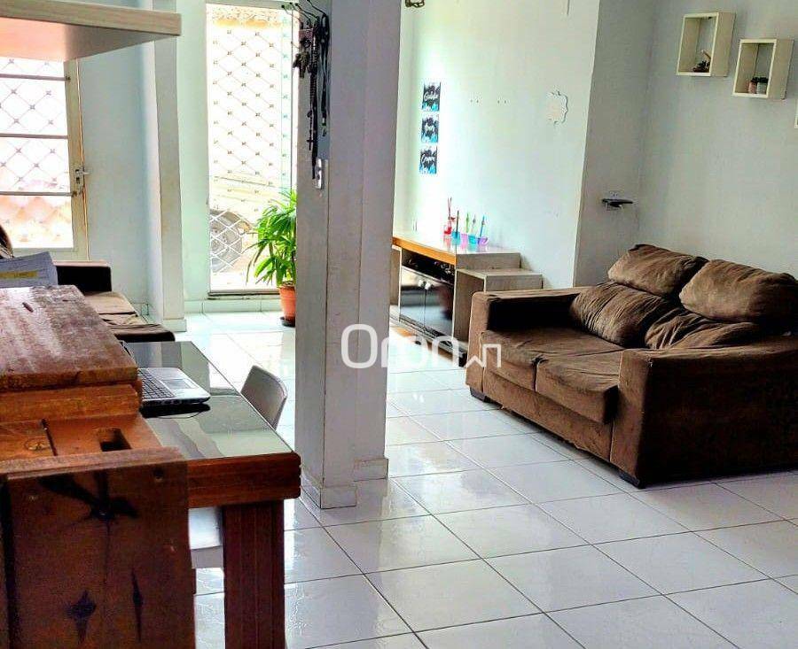 Casa à venda com 3 quartos, 250m² - Foto 2