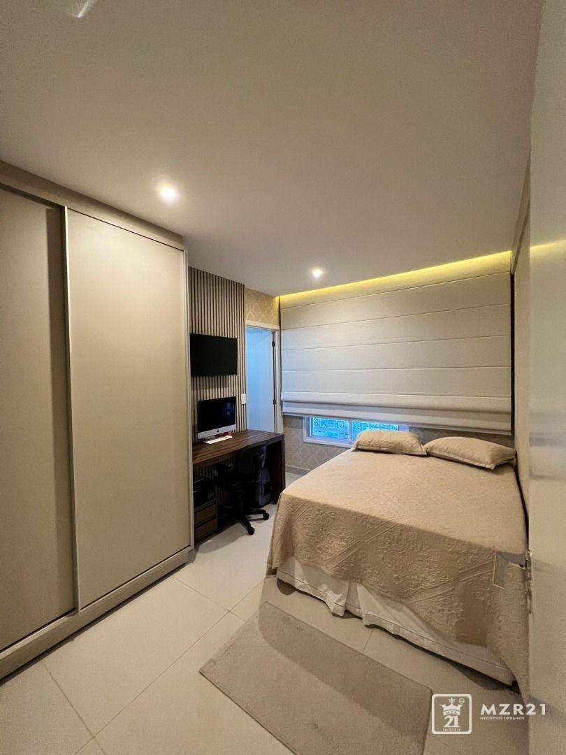 Apartamento à venda com 3 quartos, 206m² - Foto 13