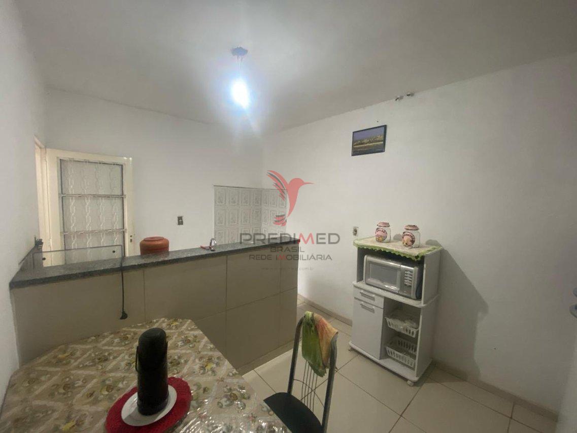 Casa à venda com 3 quartos, 90m² - Foto 1