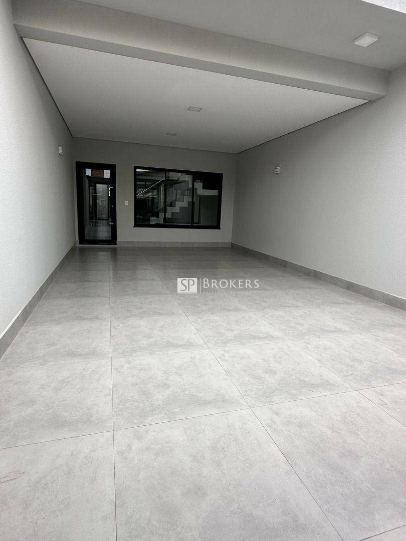 Casa à venda com 3 quartos, 206m² - Foto 2