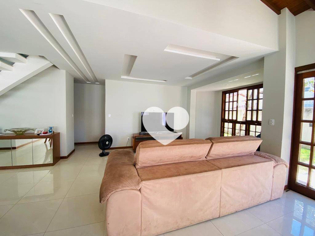 Casa de Condomínio à venda com 6 quartos, 215m² - Foto 5