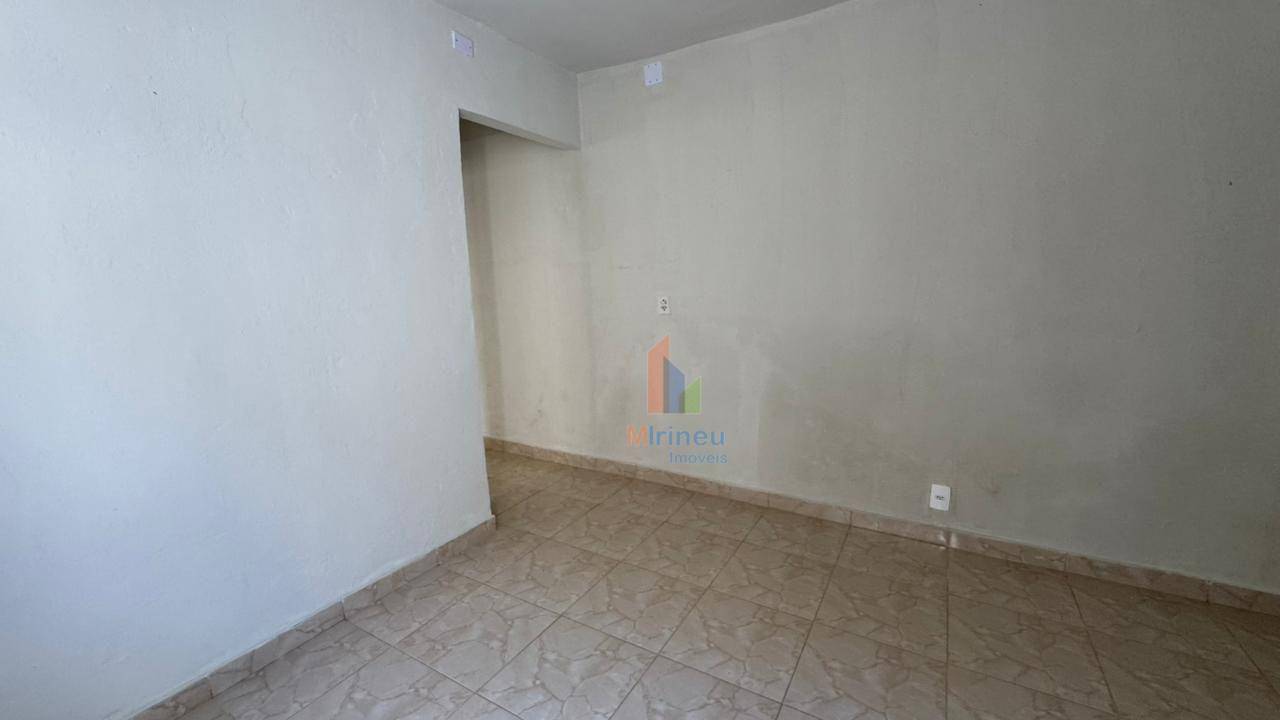 Casa para alugar com 5 quartos, 200m² - Foto 18