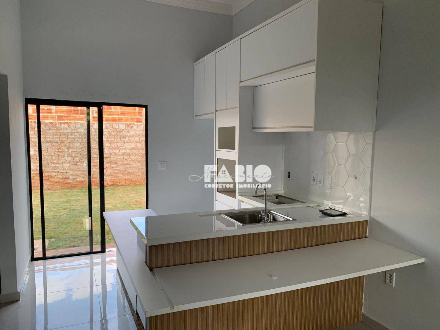 Casa à venda com 2 quartos, 63m² - Foto 1