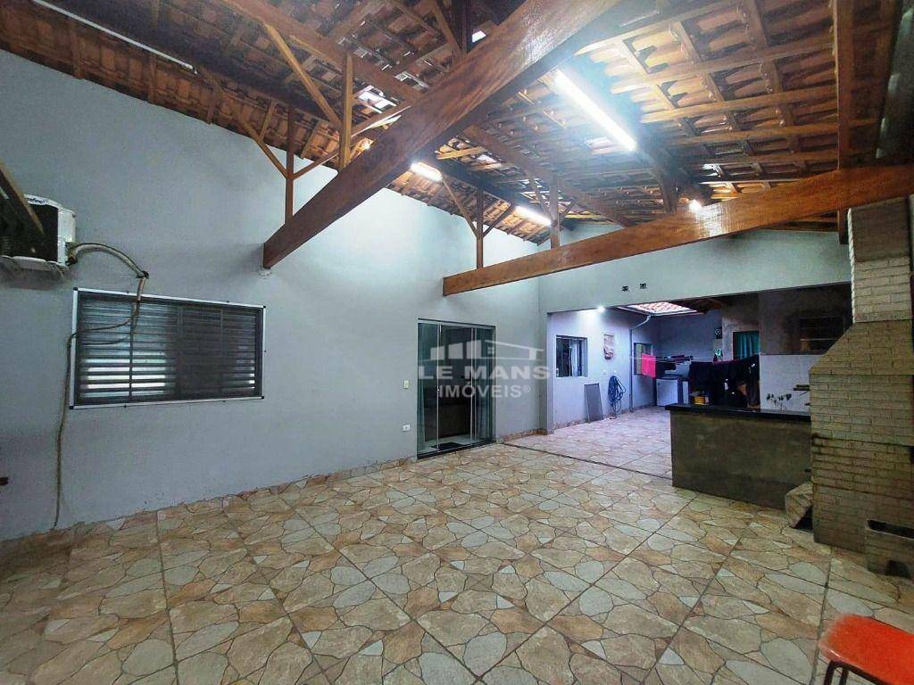 Casa à venda com 3 quartos, 120m² - Foto 1