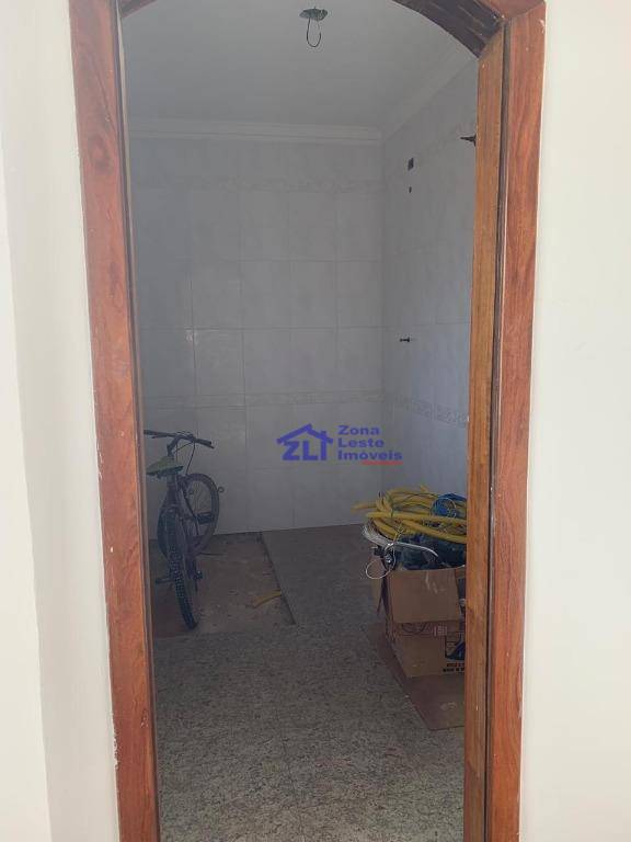 Sobrado à venda com 4 quartos, 240m² - Foto 2