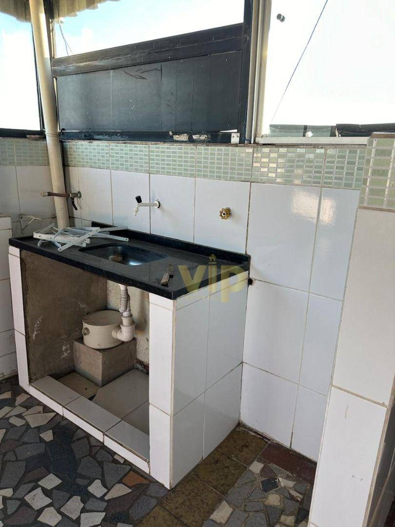 Apartamento à venda com 2 quartos, 70m² - Foto 3