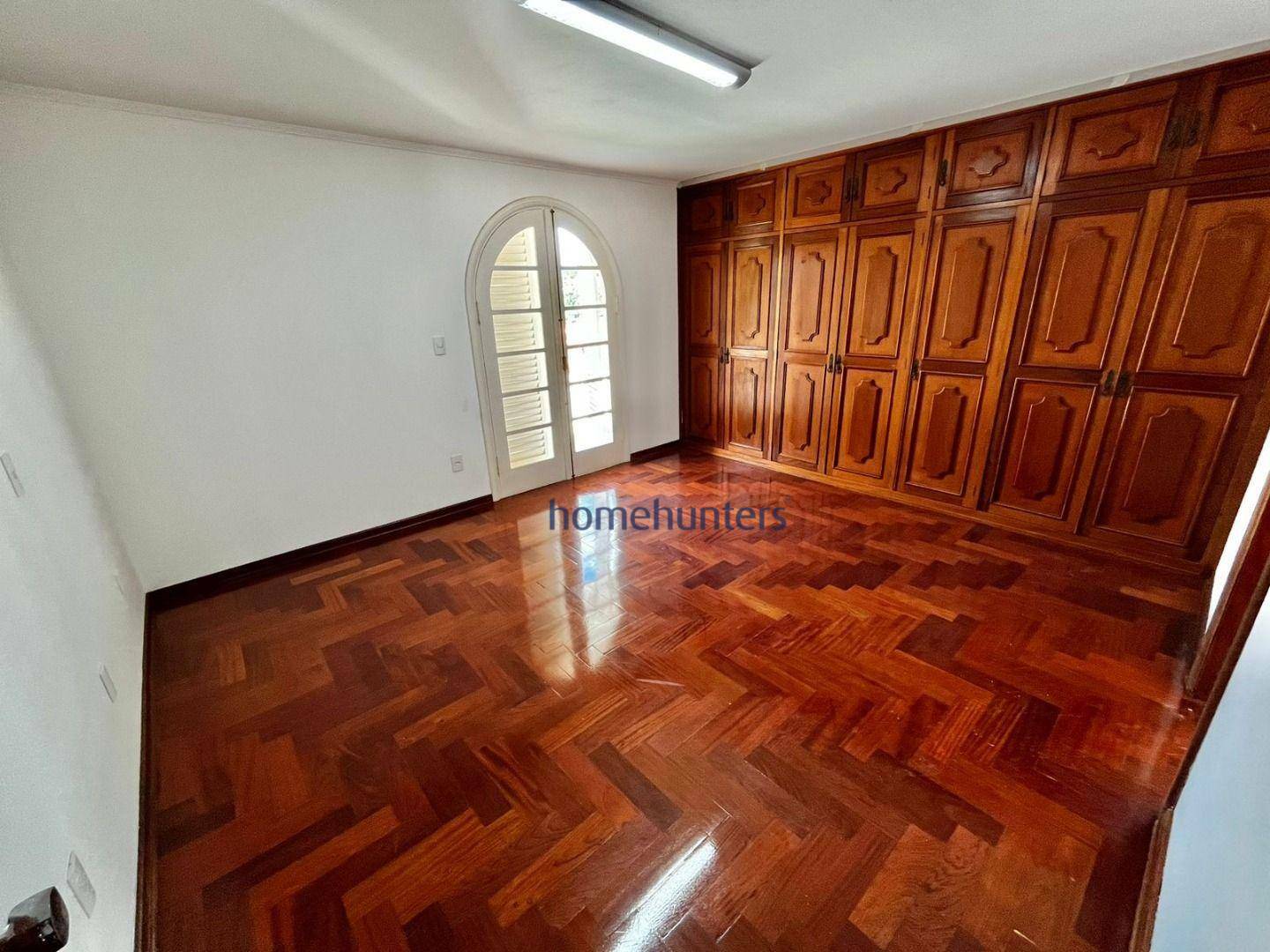 Casa para alugar com 5 quartos, 328m² - Foto 23