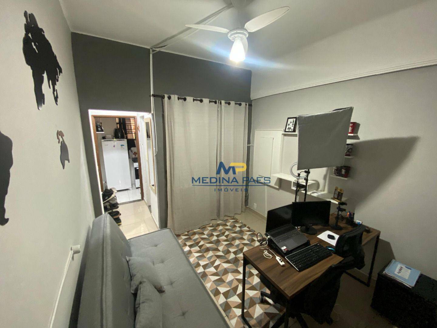 Apartamento à venda com 1 quarto, 32m² - Foto 2