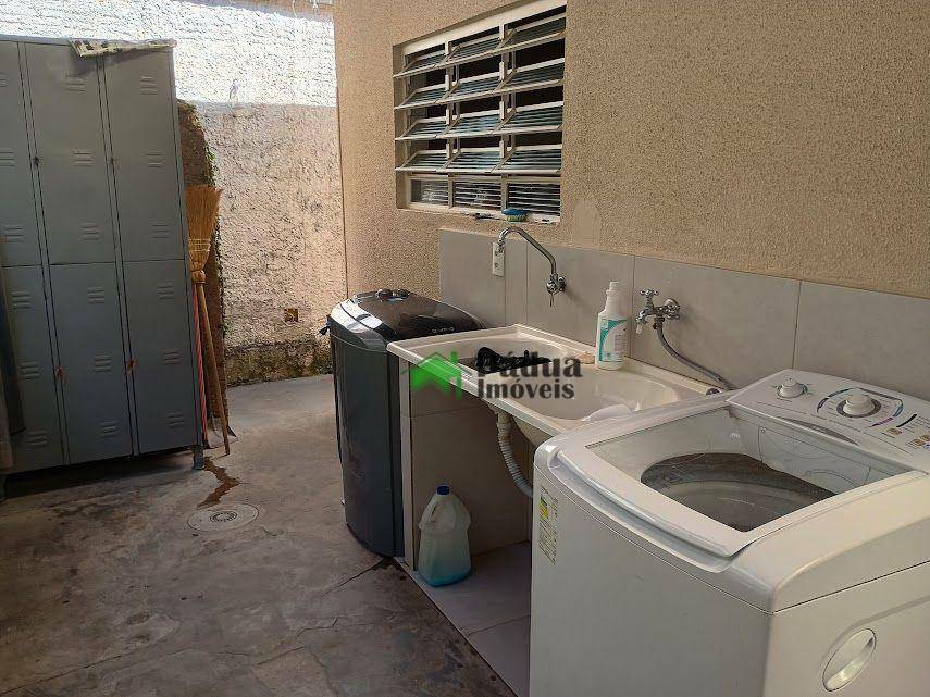 Casa à venda com 4 quartos, 210m² - Foto 17