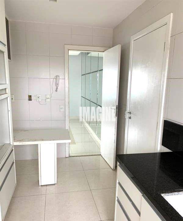 Apartamento à venda com 3 quartos, 156m² - Foto 9