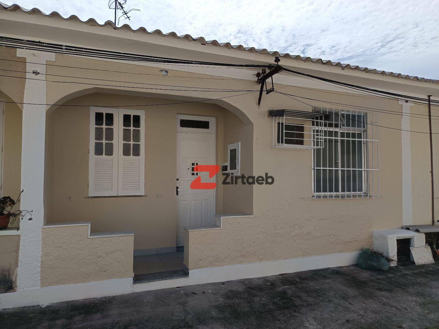 Casa à venda com 2 quartos, 60m² - Foto 1