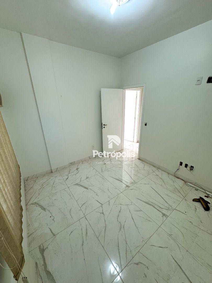 Apartamento à venda com 3 quartos, 169m² - Foto 13