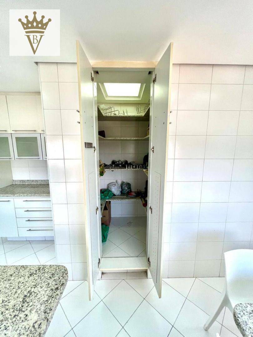Apartamento para alugar com 3 quartos, 222m² - Foto 23