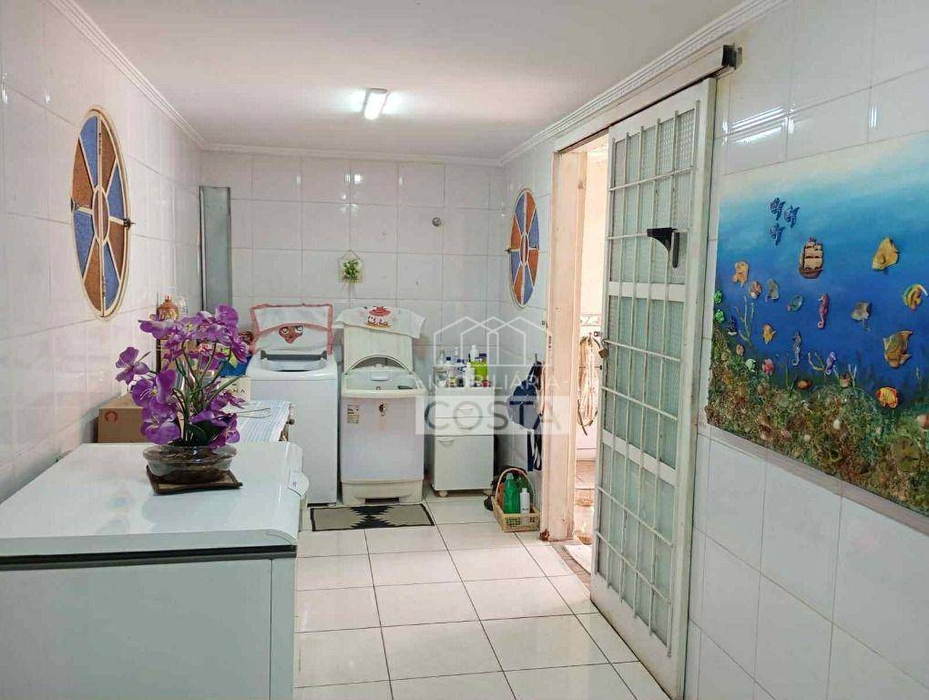 Casa, 3 quartos, 229 m² - Foto 4