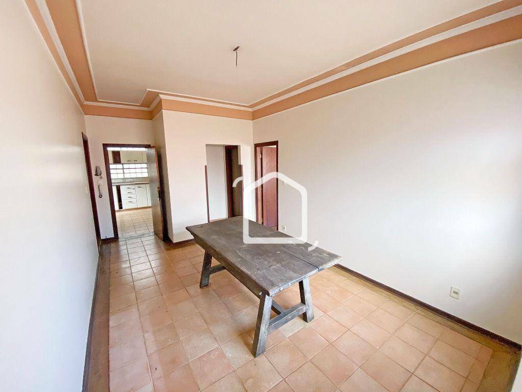 Casa à venda com 3 quartos, 258m² - Foto 16