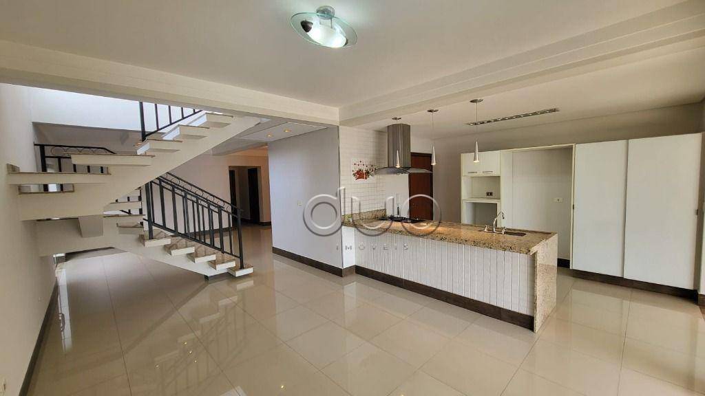 Casa de Condomínio para alugar com 3 quartos, 209m² - Foto 1