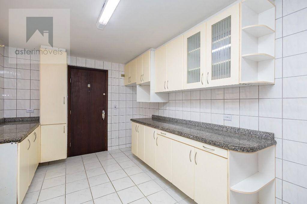 Apartamento para alugar com 3 quartos, 136m² - Foto 11
