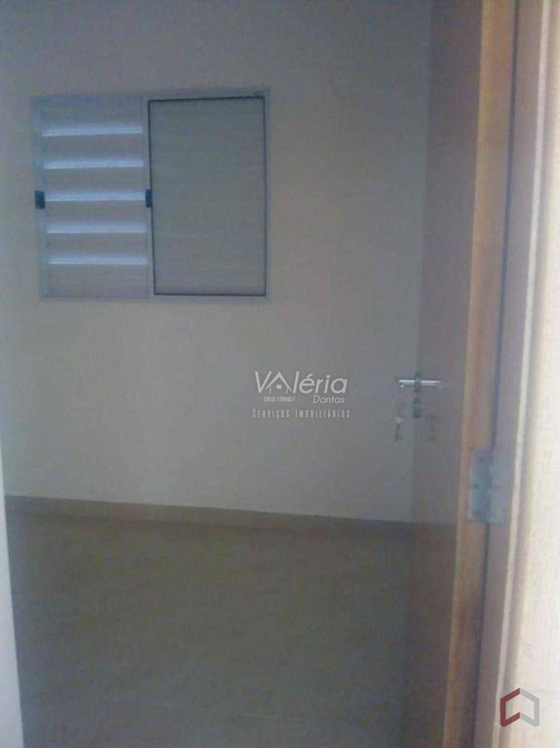 Casa à venda com 2 quartos, 40m² - Foto 6