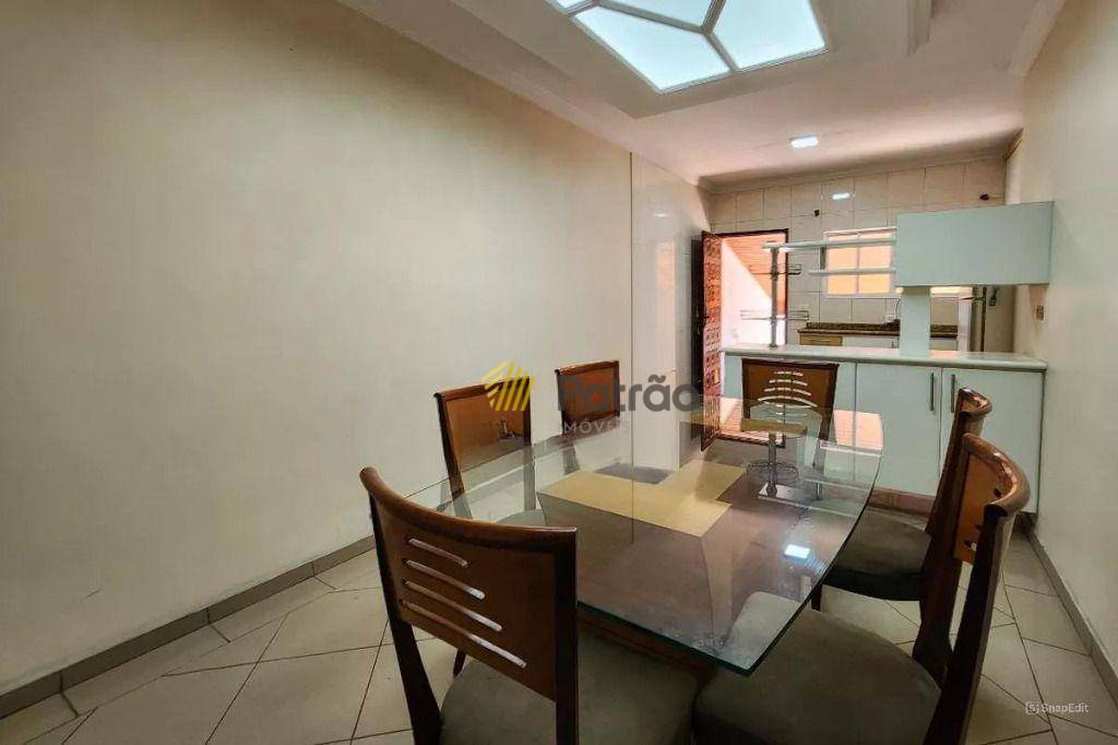 Casa para alugar com 3 quartos, 230m² - Foto 6