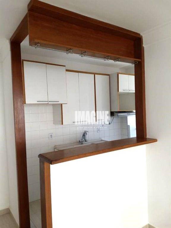 Apartamento à venda com 2 quartos, 42m² - Foto 2