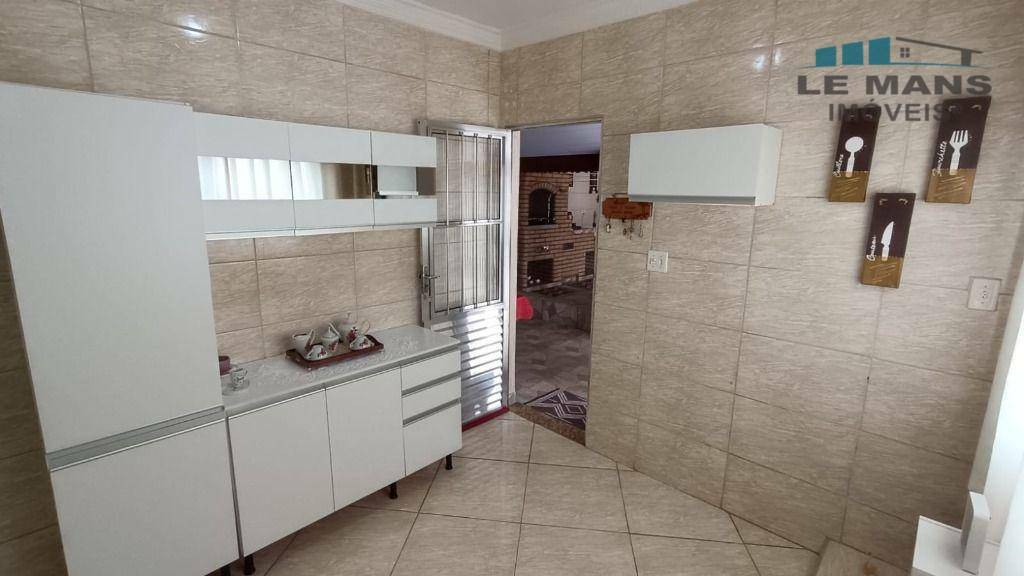 Casa à venda com 3 quartos, 180m² - Foto 9