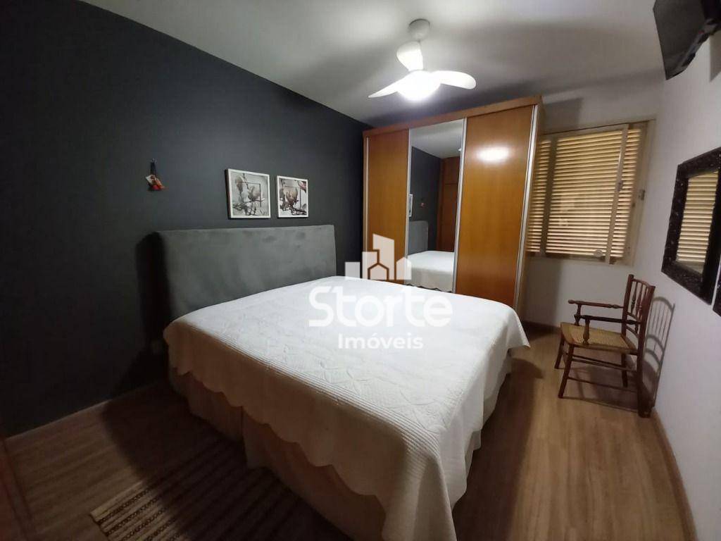 Casa à venda com 4 quartos, 340m² - Foto 17