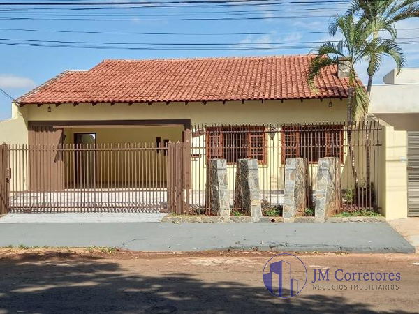 Casa à venda com 4 quartos, 234m² - Foto 1