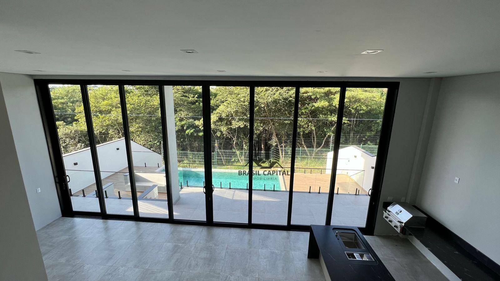 Sobrado à venda com 3 quartos, 303m² - Foto 2