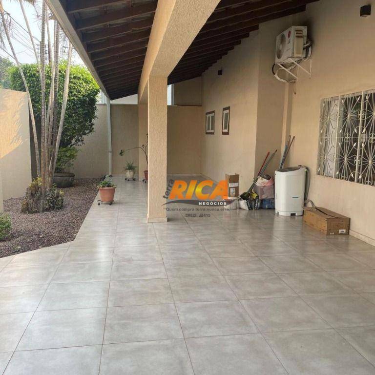 Casa de Condomínio à venda com 3 quartos, 400m² - Foto 4